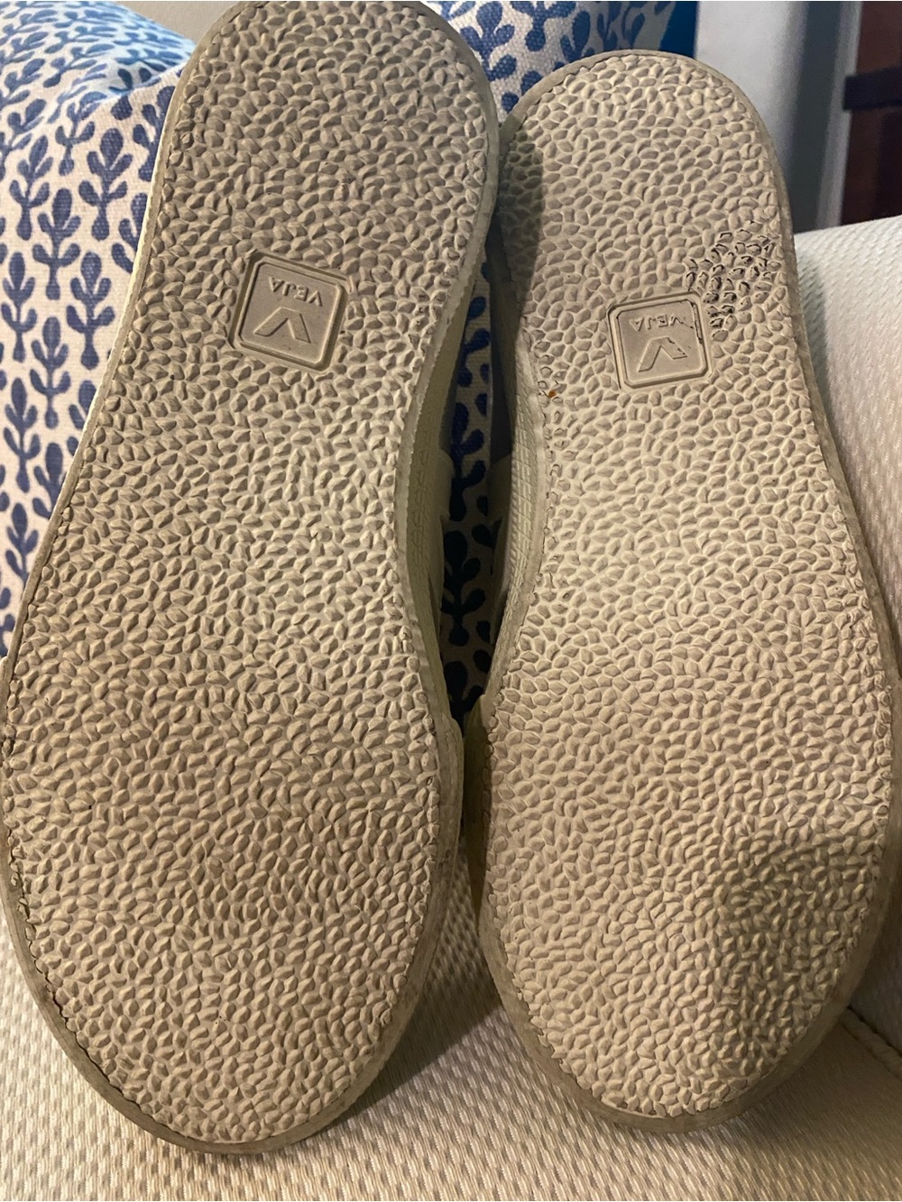 Veja Size 6 Sneakers - Picture 8 of 9